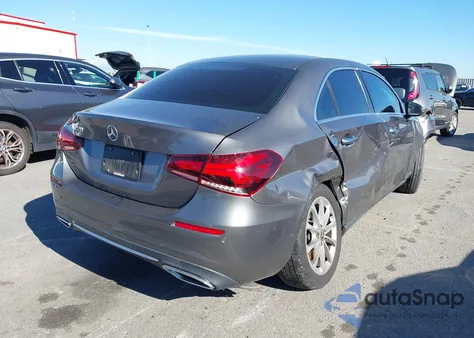 2020 Mercedes-Benz A 220 z USA, uszkodzony, nr VIN W1K3G4EB5LW044996